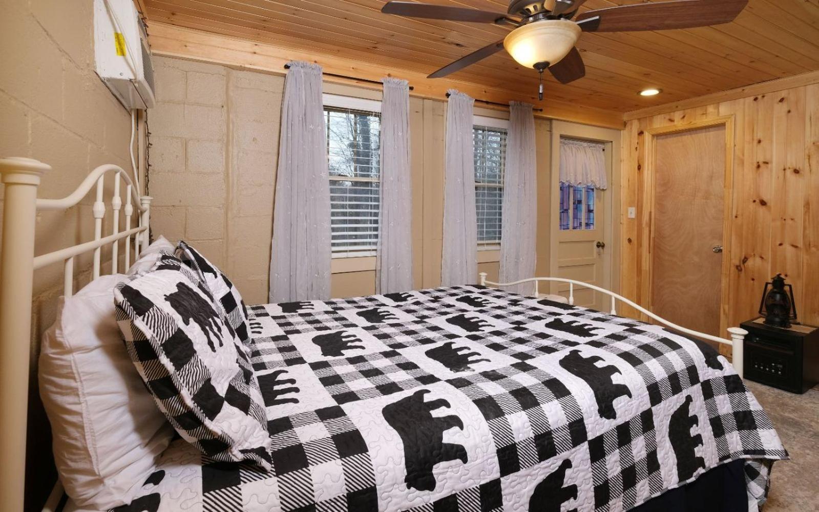 Karens Cozy Cottage 蓋特林堡 外观 照片