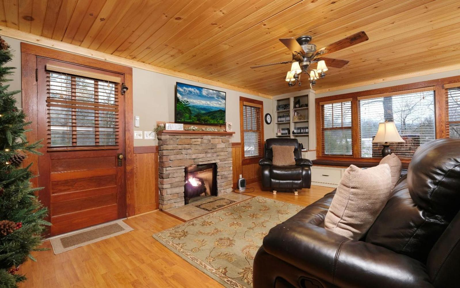 Karens Cozy Cottage 蓋特林堡 外观 照片