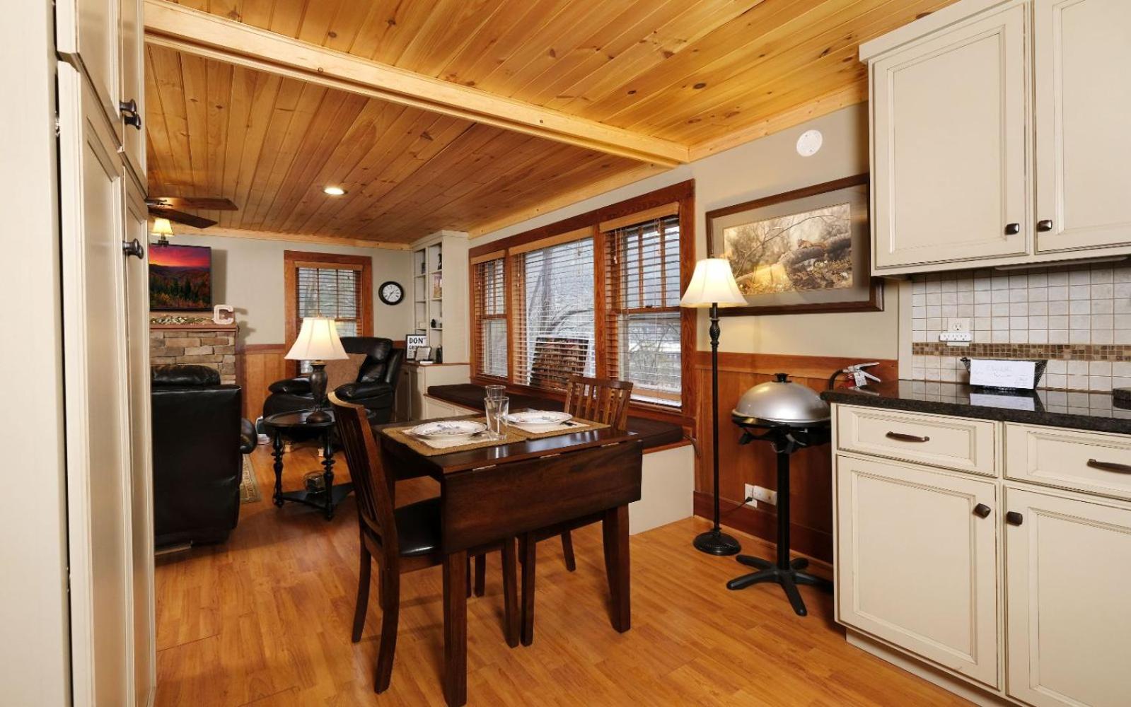 Karens Cozy Cottage 蓋特林堡 外观 照片