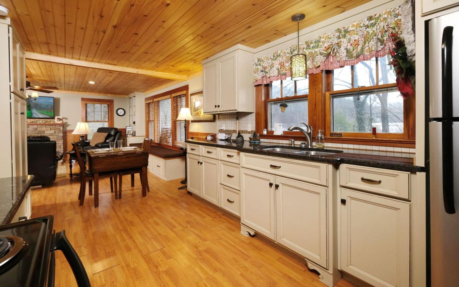 Karens Cozy Cottage 蓋特林堡 外观 照片