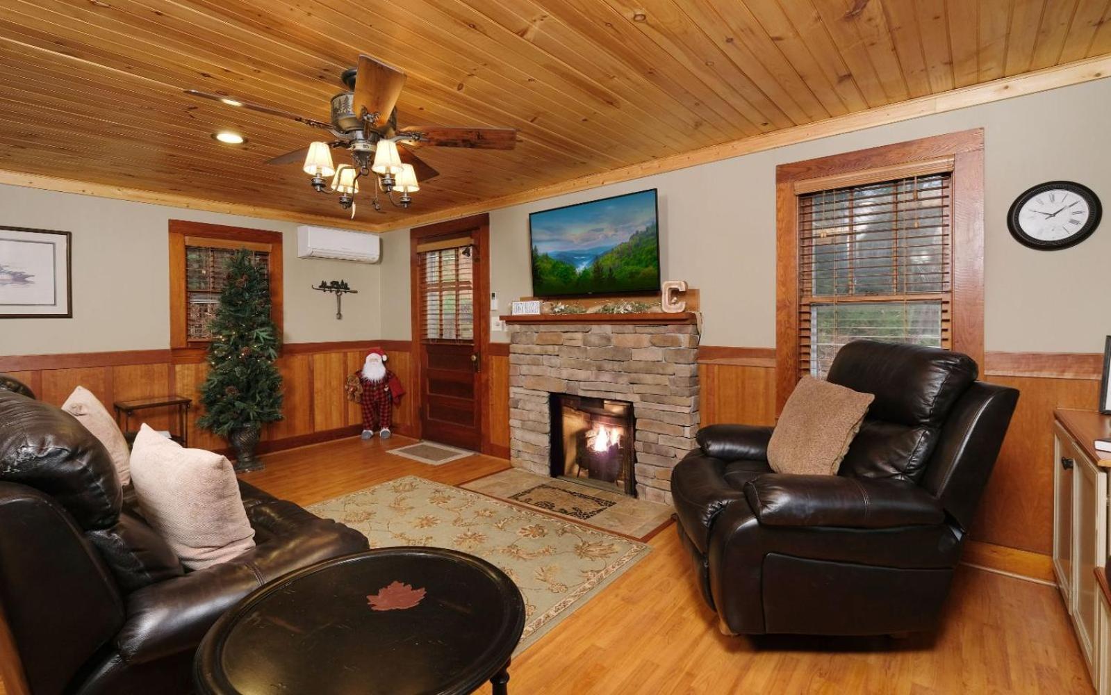 Karens Cozy Cottage 蓋特林堡 外观 照片